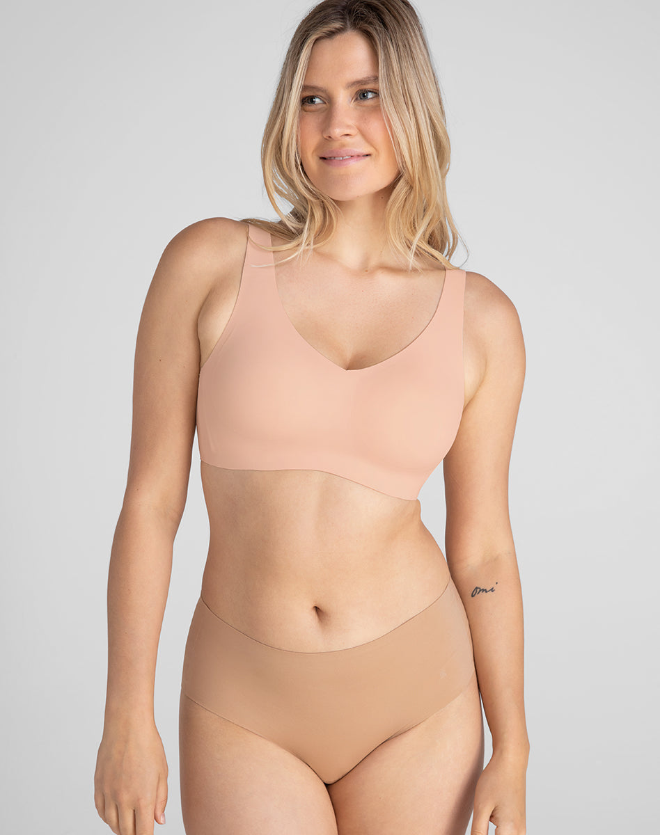 SoftFormBra-Model-Blush-M-Elle-Front.jpg